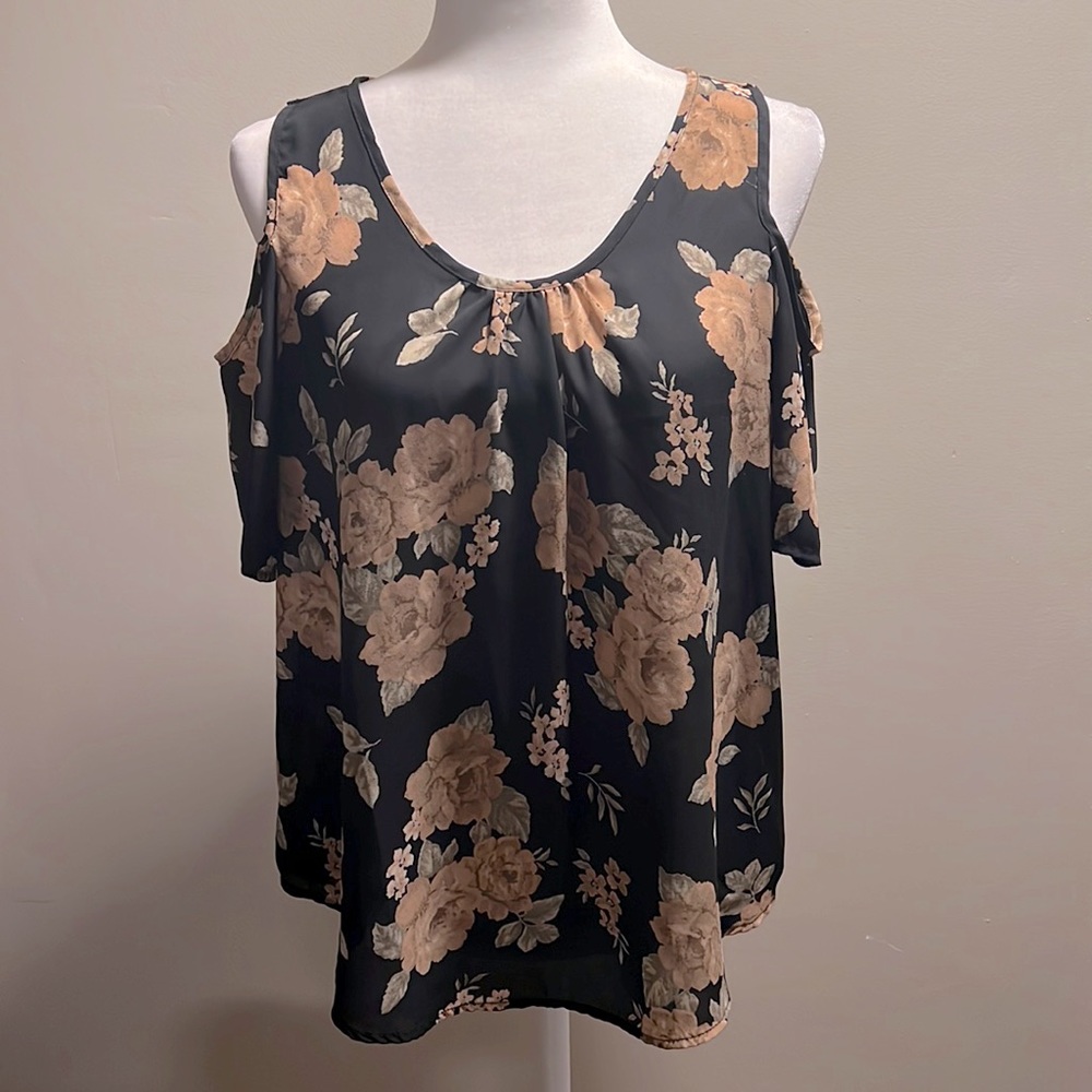 Floral cold shoulder blouse🌻